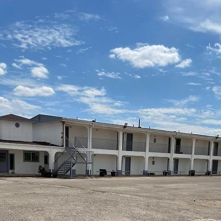 Dilley Executive Inn Exterior photo